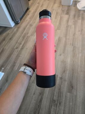 NWOT - Hydro Flask Coral Pink with Black Lid